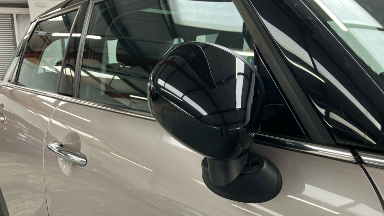 MINI Hatchback 1.5 Cooper Classic 5dr Auto Petrol Hatchback